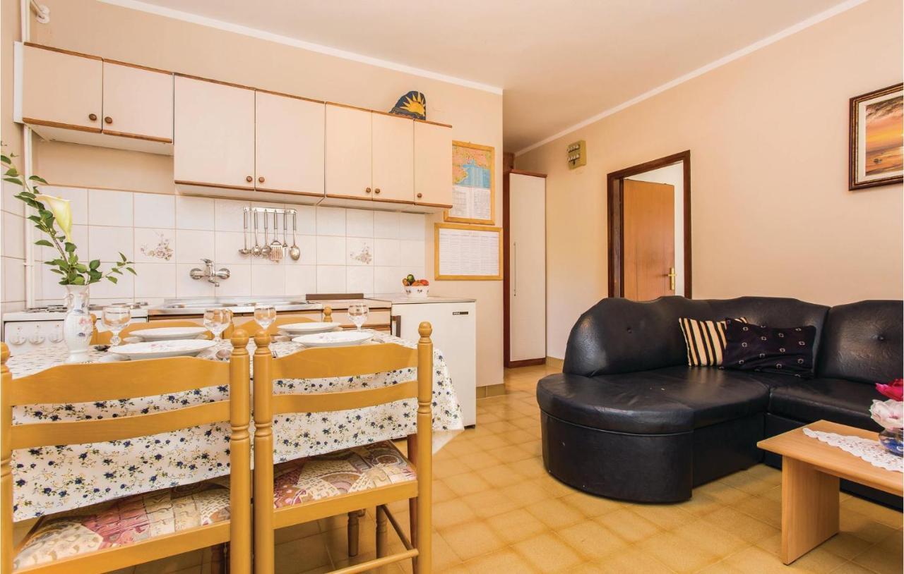 Stunning Apartment In Krk With Kitchen 克尔克 外观 照片