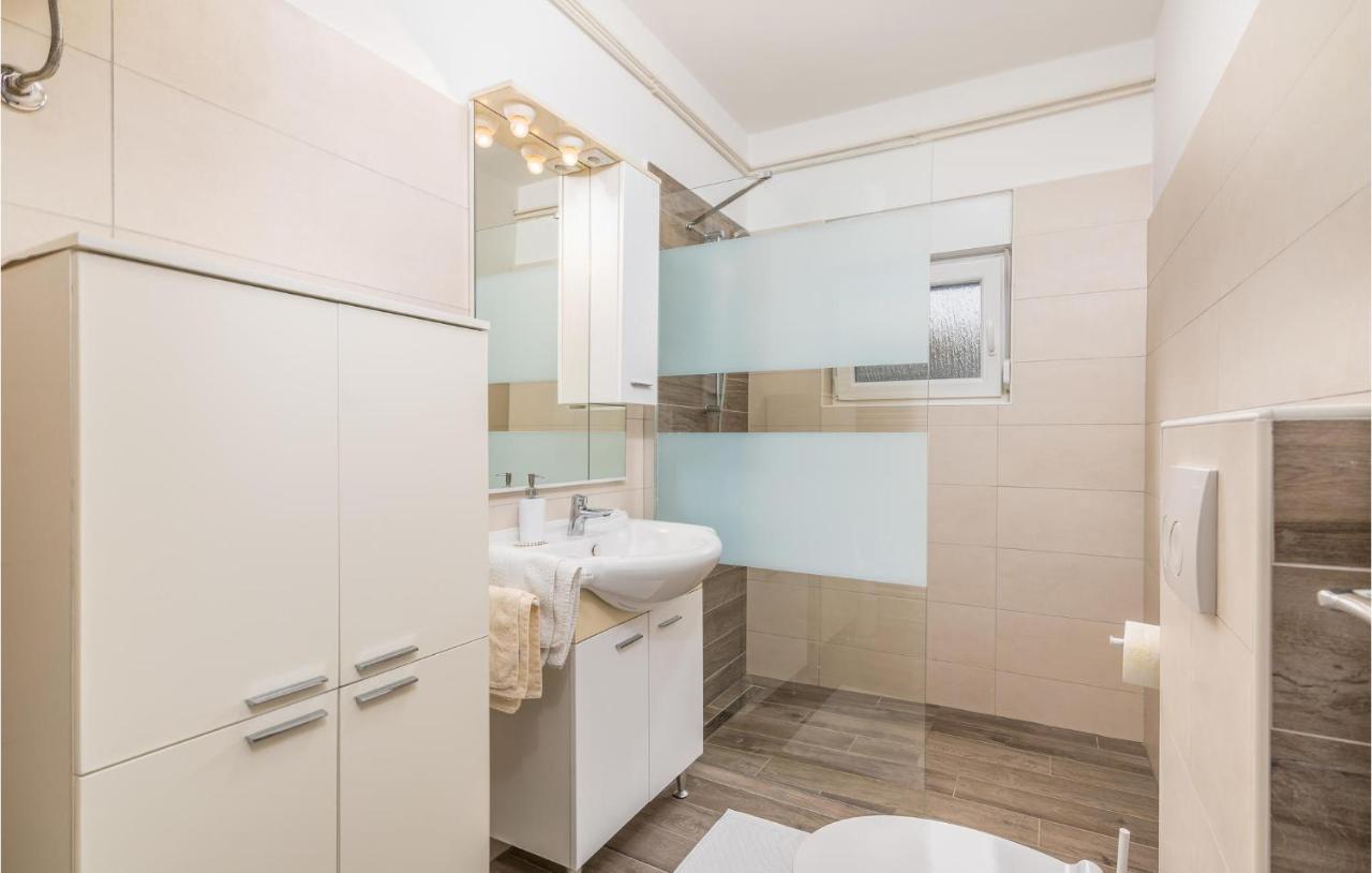 Stunning Apartment In Krk With Kitchen 克尔克 外观 照片