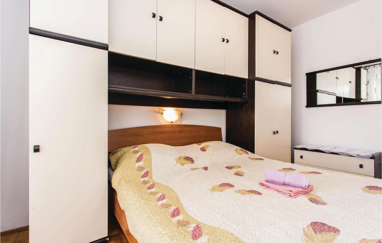 Stunning Apartment In Krk With Kitchen 克尔克 外观 照片