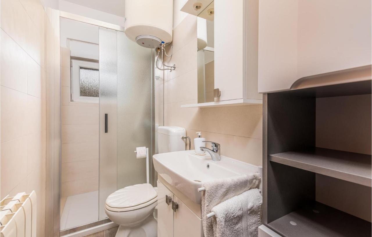 Stunning Apartment In Krk With Kitchen 克尔克 外观 照片