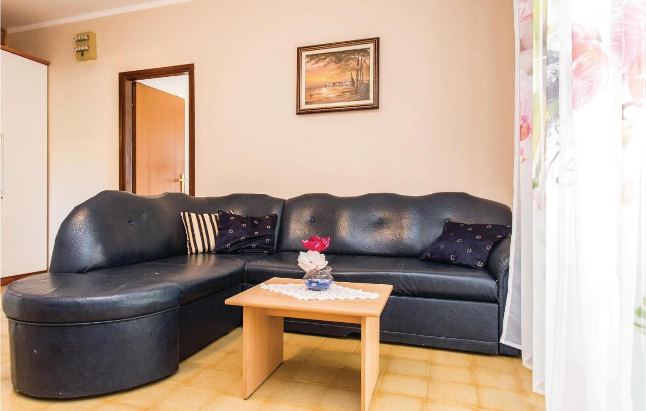 Stunning Apartment In Krk With Kitchen 克尔克 外观 照片