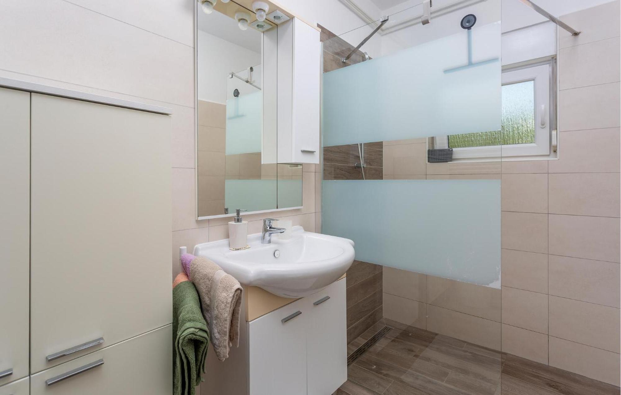 Stunning Apartment In Krk With Kitchen 克尔克 外观 照片
