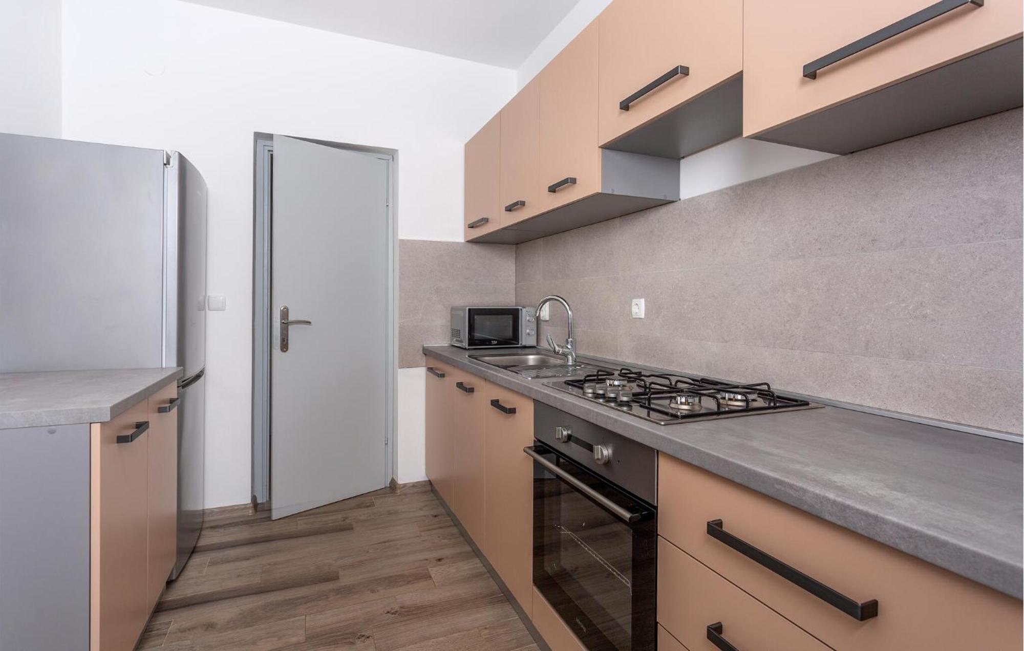 Stunning Apartment In Krk With Kitchen 克尔克 外观 照片
