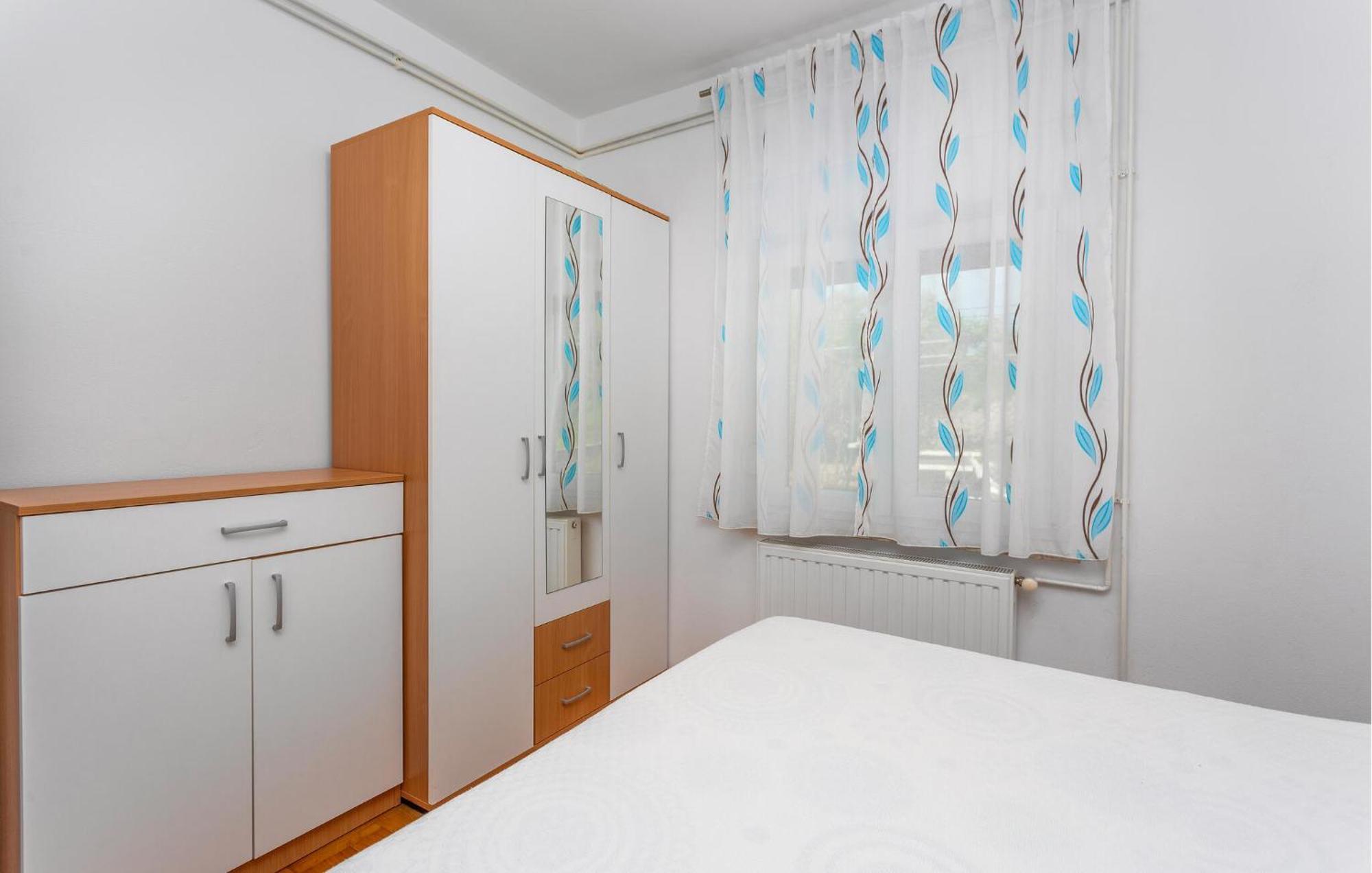 Stunning Apartment In Krk With Kitchen 克尔克 外观 照片