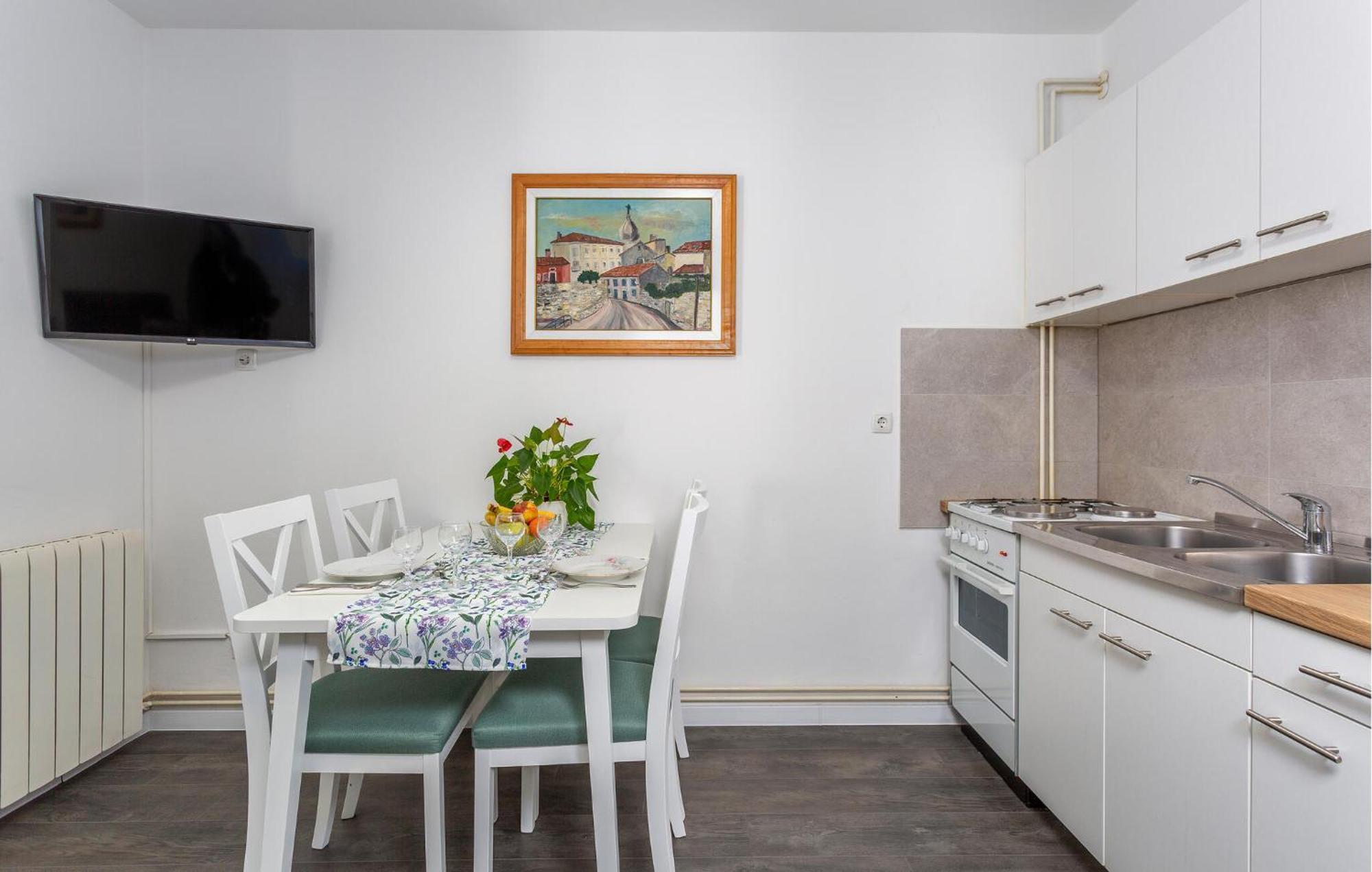 Stunning Apartment In Krk With Kitchen 克尔克 外观 照片