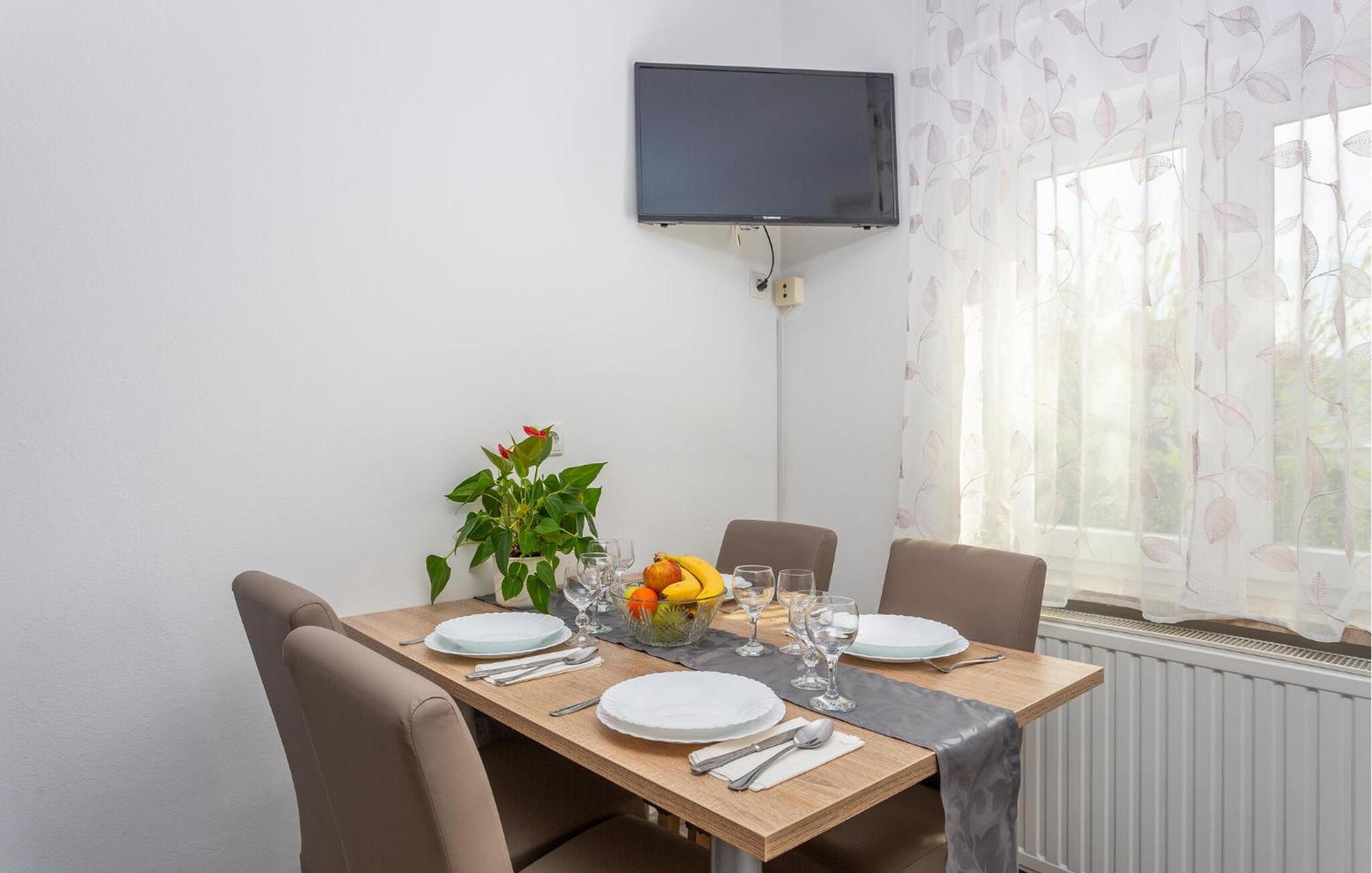 Stunning Apartment In Krk With Kitchen 克尔克 外观 照片