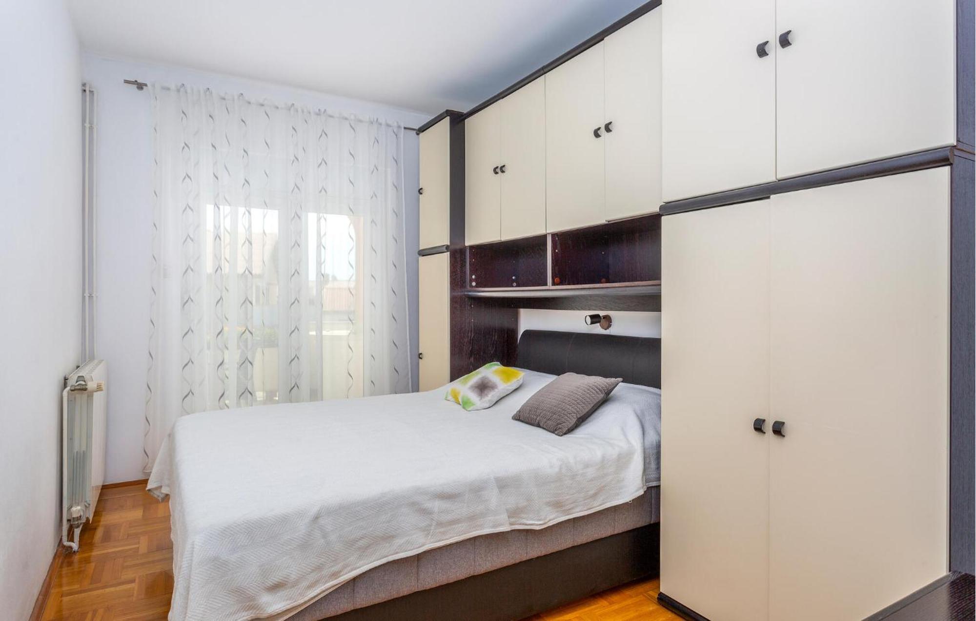 Stunning Apartment In Krk With Kitchen 克尔克 外观 照片
