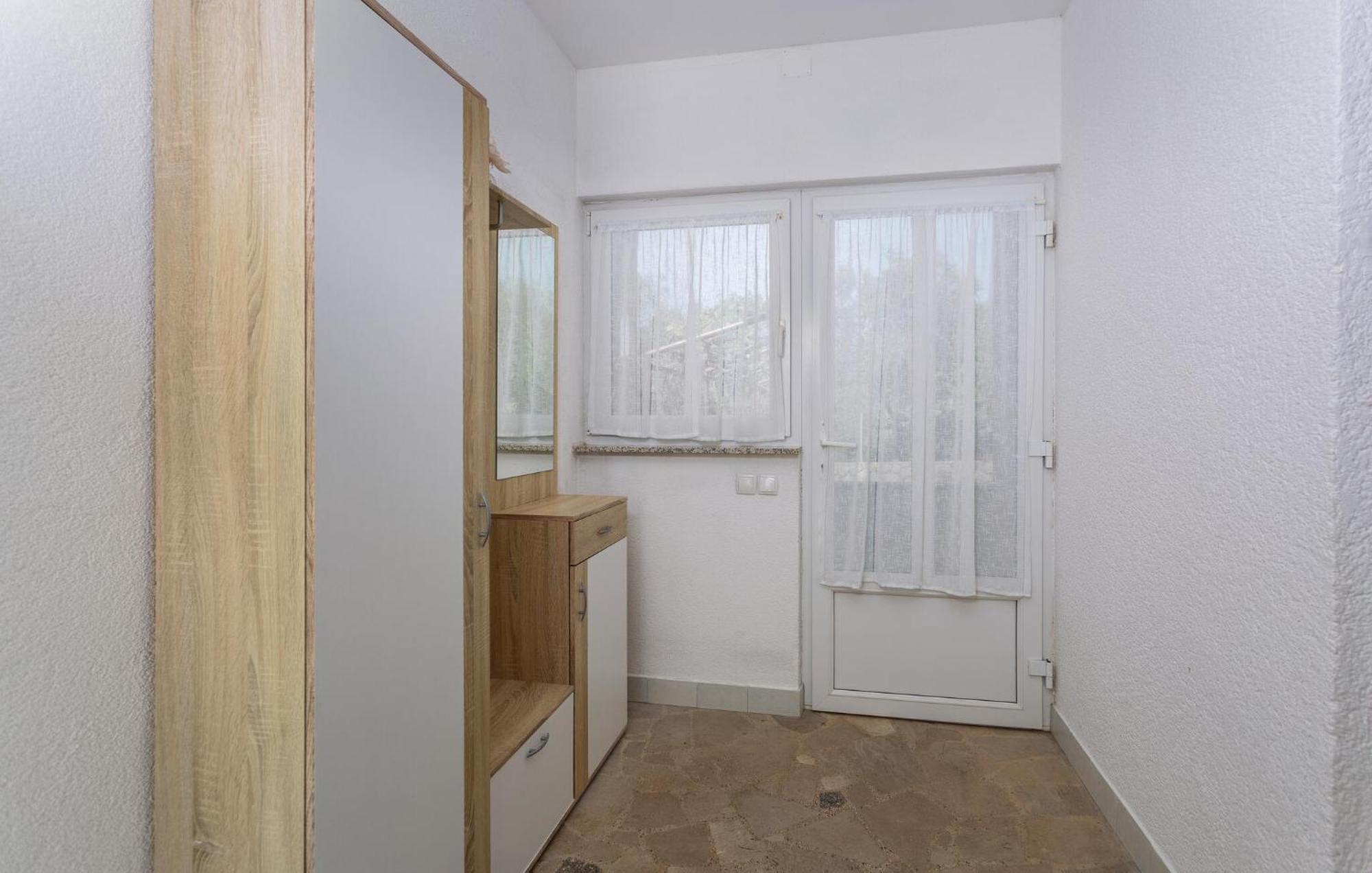 Stunning Apartment In Krk With Kitchen 克尔克 外观 照片