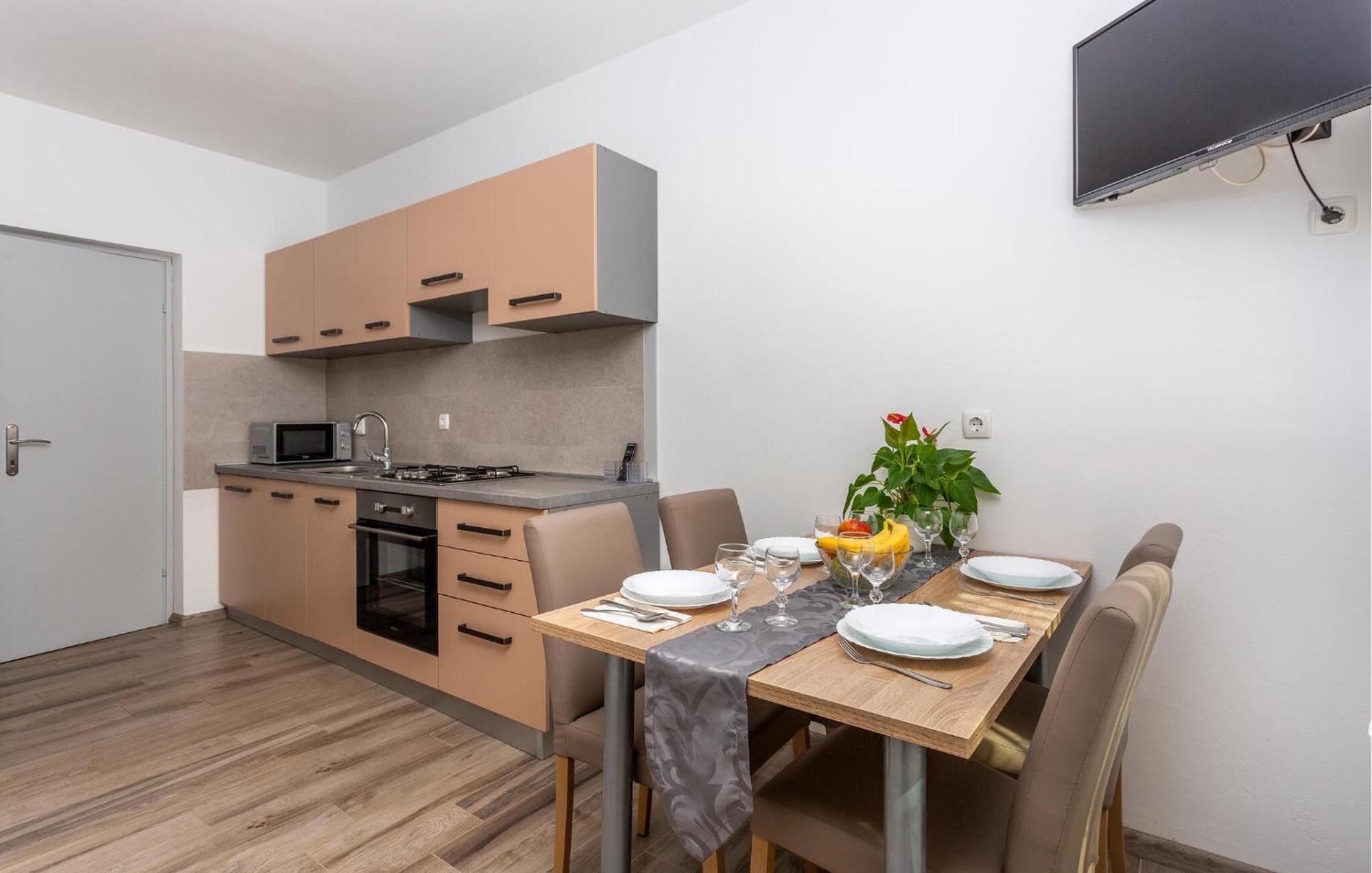 Stunning Apartment In Krk With Kitchen 克尔克 外观 照片
