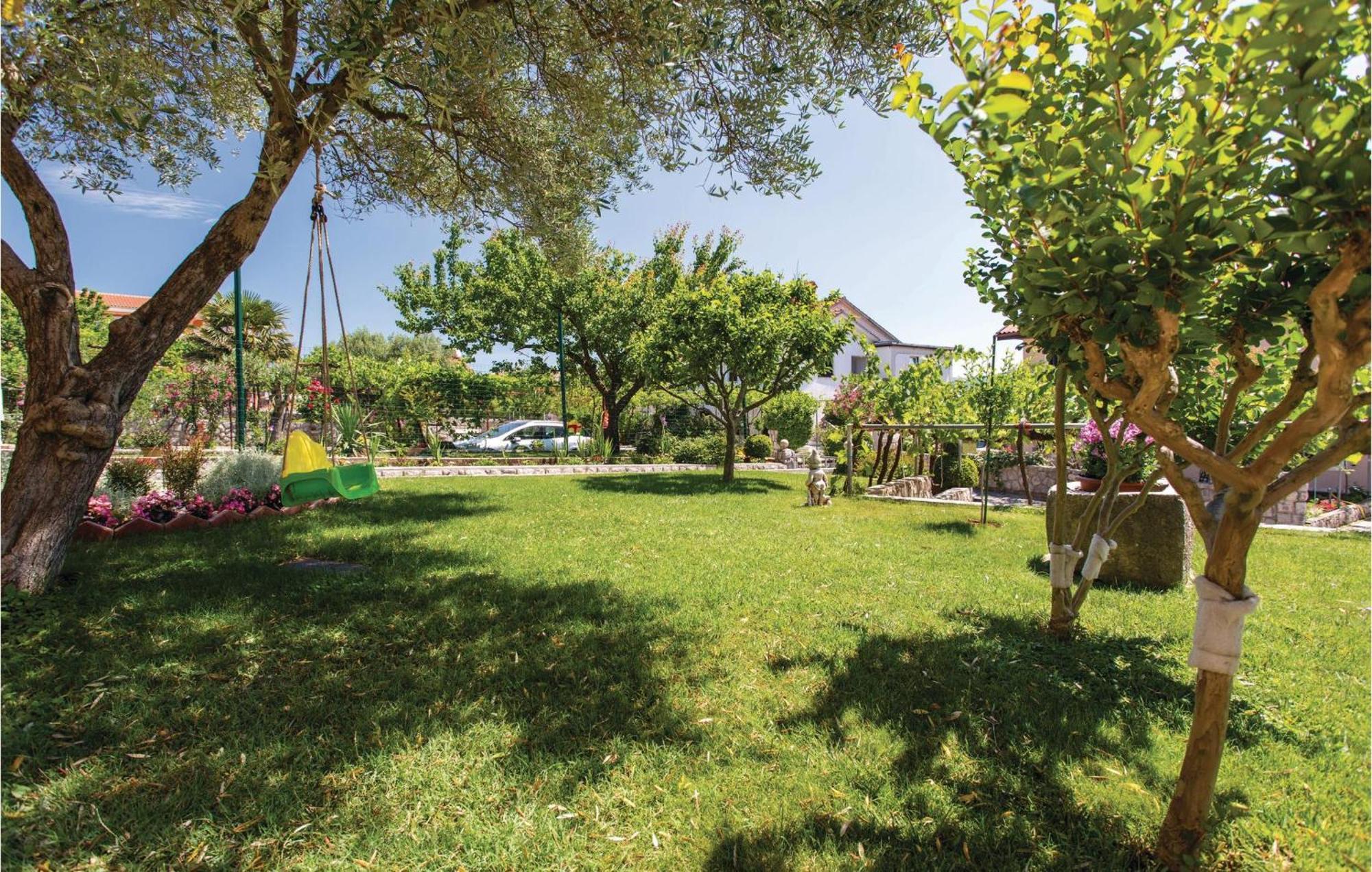 Stunning Apartment In Krk With Kitchen 克尔克 外观 照片